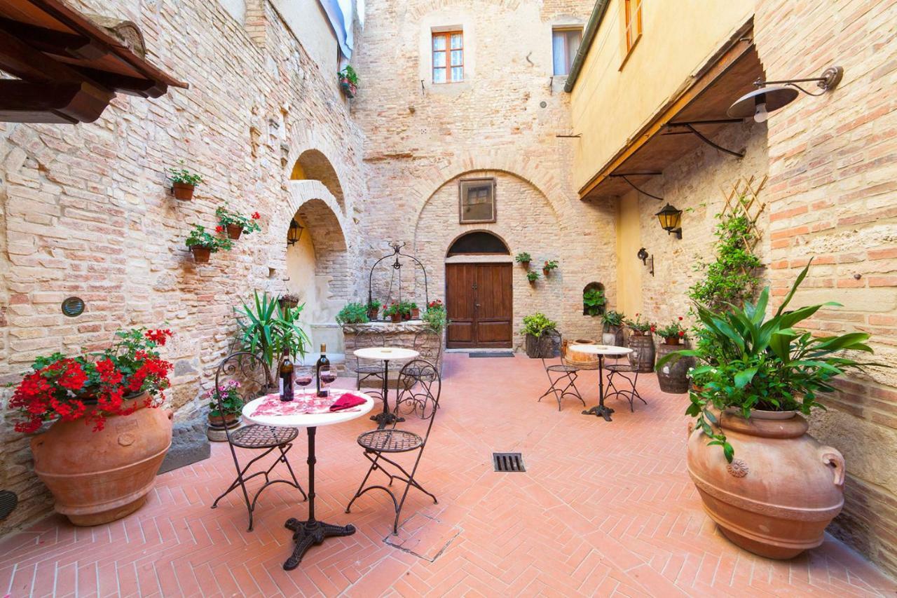 Residenza D'Epoca Palazzo Buonaccorsi Hotell San Gimignano Exteriör bild